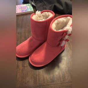 Girls Uggs. Size 13. $40.